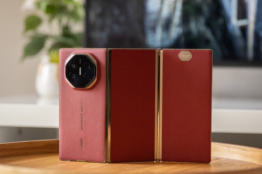 화웨이 Mate XT: 삼중 접이식 스마트폰 체험기